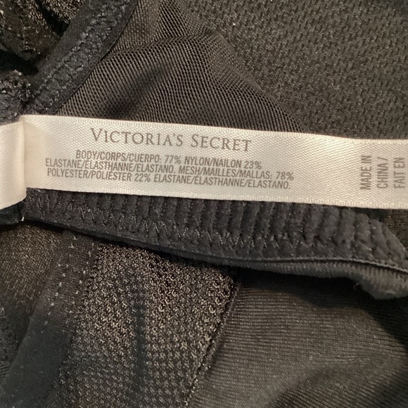 Victoria's Secret VSX Sports Bra Size 32D - Picture 5 of 5
